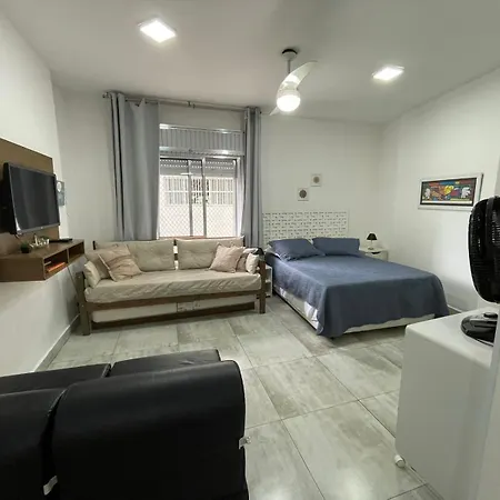 Studio a 30 m da Praia com Garagem Até 4 hóspedes-2